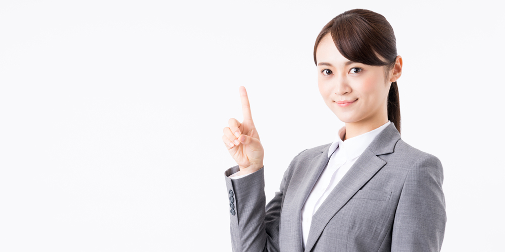 ポイントを示唆する女性